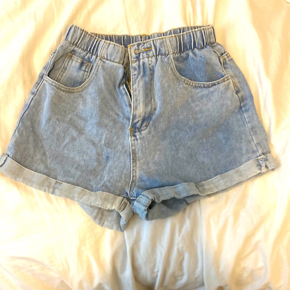 ROMWE/SHEIN high waisted, vintage jean shorts🤍